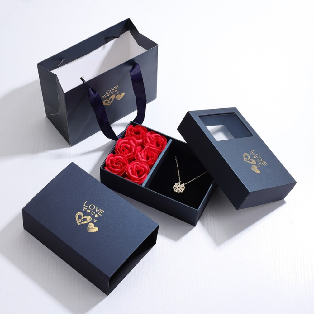 2 in 1 Heart Clover Necklace + Box with 6 Roses