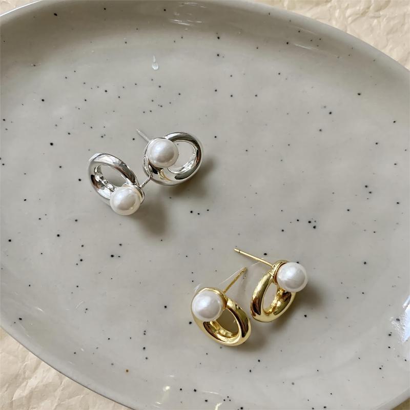 Geometric Irregular Round Pearl Earrings For Women