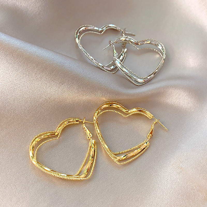 Love Heart Earrings Female Niche Design High Profile Fashion